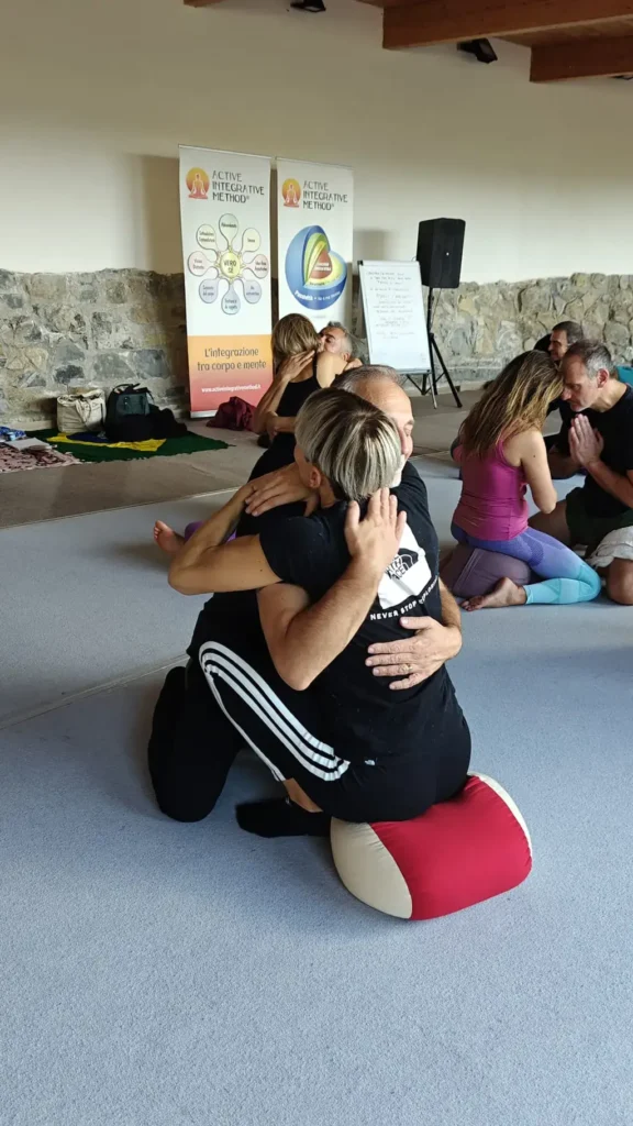 Una coppia durante un corso di Active Integrative Method TM | Tantra e amore